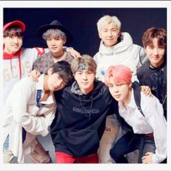 عکس بازی شانسی با BTS